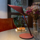 Lampada da tavolo in metallo dal design moderno