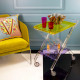 Carrello in plexiglass con ruote dal design moderno