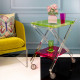 Carrello in plexiglass con ruote dal design moderno
