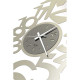 Orologio da parete grande in metallo dalle linee moderne
