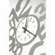 Orologio da parete grande in metallo dalle linee moderne