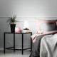 Lampada da comodino in metallo con paralume in vetro dal design moderno