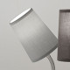 Lampada da tavolo moderna in metallo con struttura flessibile e orientabile