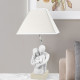 Lampada da tavolo moderna con scultura abbraccio famiglia