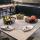 Centrotavola grande in metallo dal design moderno
