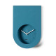 Orologio da parete moderno in metallo con design minimale e quadrante incassato