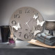 Orologio da parete in metallo con farfalle decorative dal design moderno