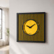 Orologio da parete compatto in metallo con design geometrico e stile moderno