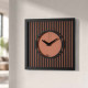 Orologio da parete compatto in metallo con design geometrico e stile moderno