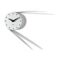 Orologio da parete di design in metallo con lancette estese e struttura moderna