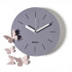 Orologio da parete in metallo con farfalle decorative
