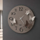 Orologio da parete in metallo con farfalle decorative dal design moderno