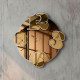 Orologio da parete in metallo con quadrante in vetro di design