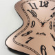 Orologio da parete in metallo con quadrante in vetro di design moderno