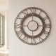 Orologio da parete in metallo piccolo dal design moderno