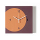 Orologio da parete quadrato in metallo dal design minimal e geometrico