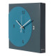 Orologio da parete quadrato in metallo dal design minimal e geometrico
