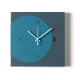 Orologio da parete quadrato in metallo dal design minimal e geometrico