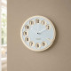 Orologio da parete rotondo dal design vintage con numeri in rilievo