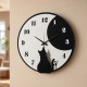 Orologio da parete rotondo in metallo con design moderno e silhouette di gatto