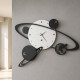 Orologio da parete in metallo dal design moderno