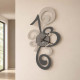 Orologio da parete in metallo dal design particolare e moderno
