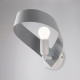 Applique da parete con struttura in metallo dal design moderno ed elegante