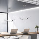 Lampada a sospensione a LED con struttura in alluminio dalle linee moderne