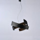 Lampada a sospensione con struttura e paralume in metallo dalle linee moderne