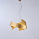Lampada a sospensione con struttura e paralume in metallo dalle linee moderne