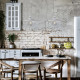 Lampada a sospensione con struttura in metallo dalle linee classiche/rustiche