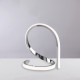 Lampada da comodino a LED con struttura in alluminio dalle linee moderne