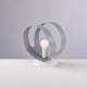 Lampada da comodino con struttura moderna in metallo