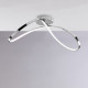 Plafoniera a soffitto a LED con struttura in alluminio dalle linee moderne