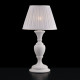 Lampada da tavolo in legno con paralume in plisse bianco