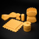 Set sale e pepe a forma di pasta a farfalla e rigatone in ceramica