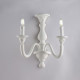 Applique da parete classica con struttura in legno con doppio braccio