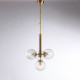 Lampadario in metallo con diffusori in vetro dal design moderno