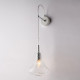 Lampada da parete con singolo diffusore in vetro dal design moderno ed elegante