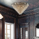 Lampada da soffitto classica con struttura grande in metallo e paralume in vetro