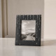 Cornice portafoto in marmorino con decori a goccia design moderno ed elagante
