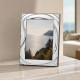 Portafoto da tavolo con cornice dal design moderno in argento