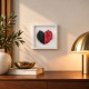 Quadro piccolo moderno con pannello in legno e cuore in marmorino