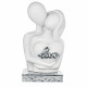 Scultura grande con abbraccio di innamorati con cuore in marnorino