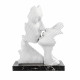 Scultura in marmorino grande con base marmo nero
