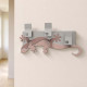 Appendiabiti a muro lineare in legno con geco e ganci in alluminio