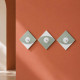 Appendiabiti per ingresso di design con 3 ganci e pannelli in legno moderni