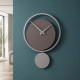 Orologio da parete a pendolo in legno dal design moderno