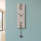 Orologio da parete a pendolo in legno dal design moderno ed elegante