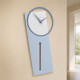 Orologio da parete a pendolo in legno dal design moderno ed elegante